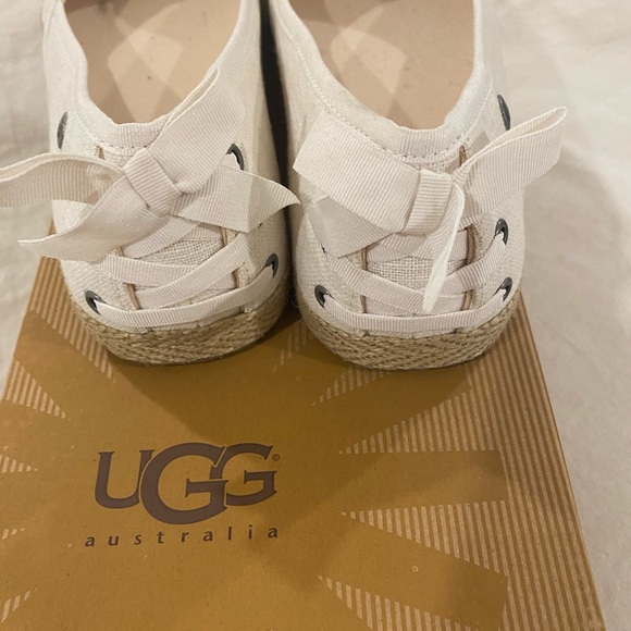 Ugg Espadrille flats with bow accent - size 9.5 - Picture 2 of 3